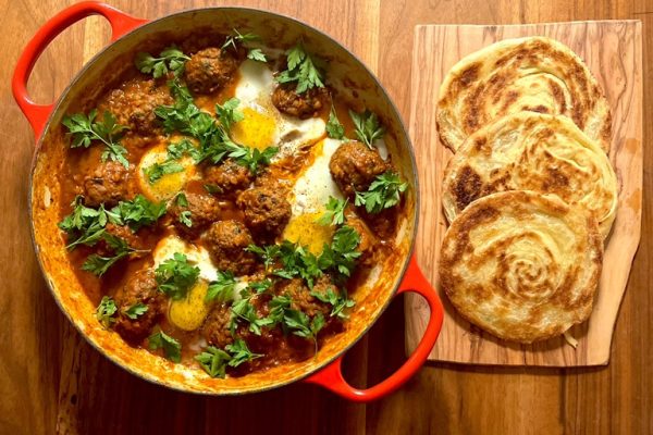 Moroccan tagine with kefta, lentils and egg