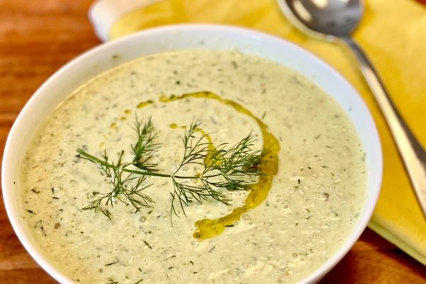 Kalte Gurkensuppe mit Feta