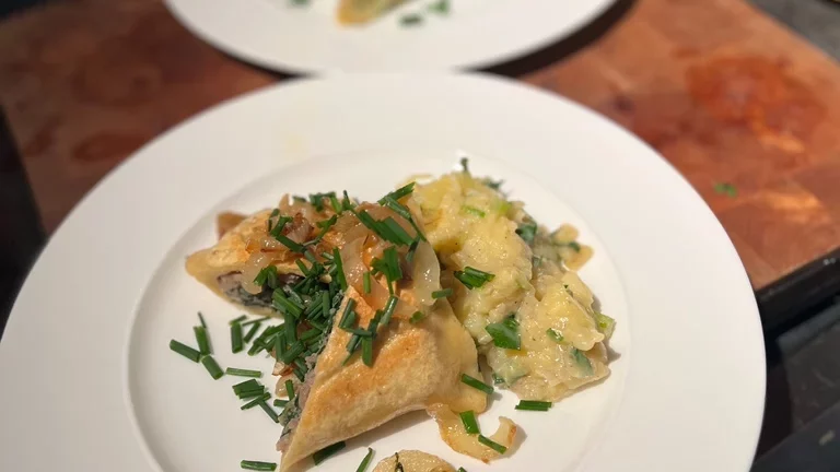 Swabian „Maultaschen“ (ravioli) with potato salad
