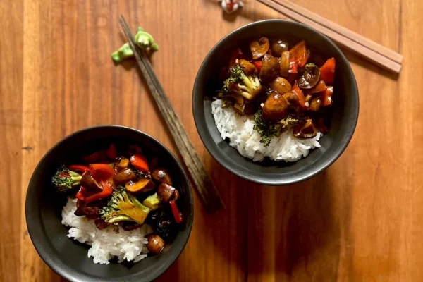 Stir-fry vegetables in black bean sauce