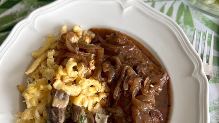 Braised beef with onions and mushrooms in cream sauce