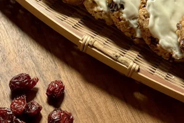 Hafer-Cranberry-Kekse mit weißer Schokolade