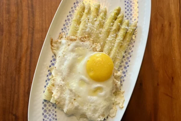 Asparagus alla Milanese